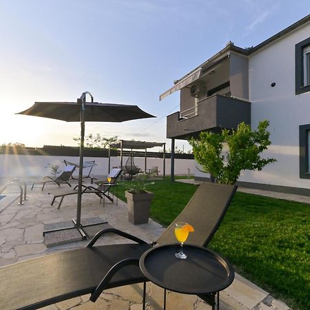 Apartment Amelie - With Pool And Sauna! Galovac  Εξωτερικό φωτογραφία