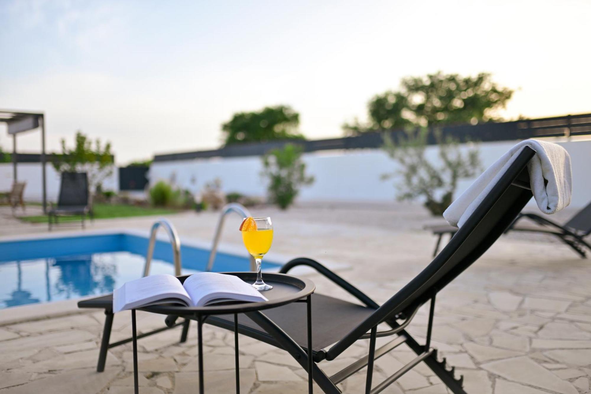 Apartment Amelie - With Pool And Sauna! Galovac  Εξωτερικό φωτογραφία
