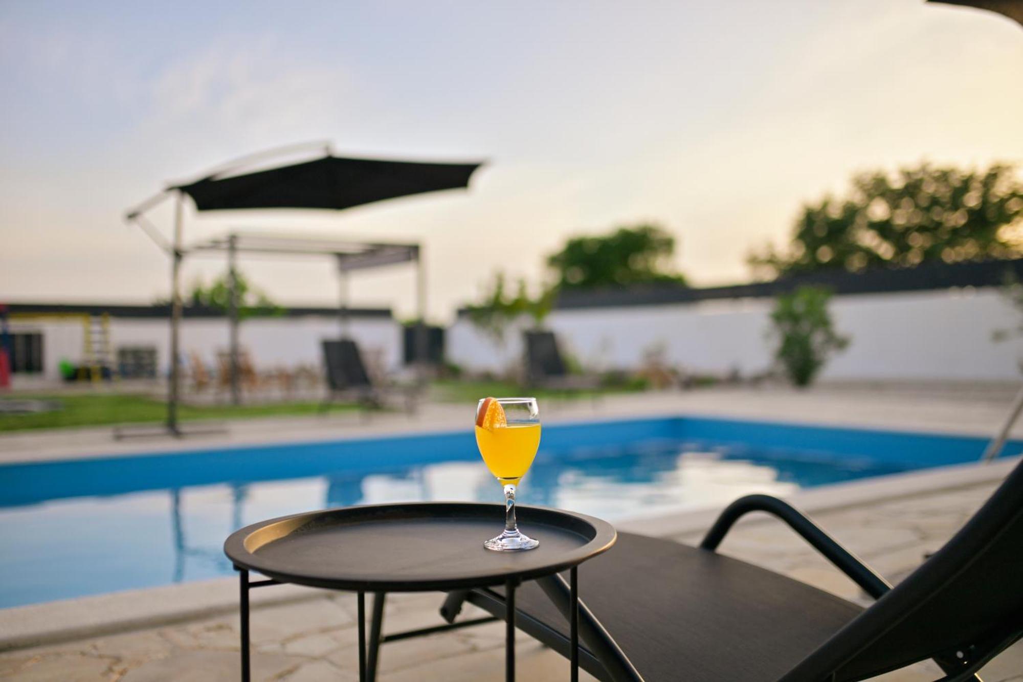 Apartment Amelie - With Pool And Sauna! Galovac  Εξωτερικό φωτογραφία